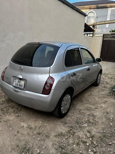 Nissan March-9