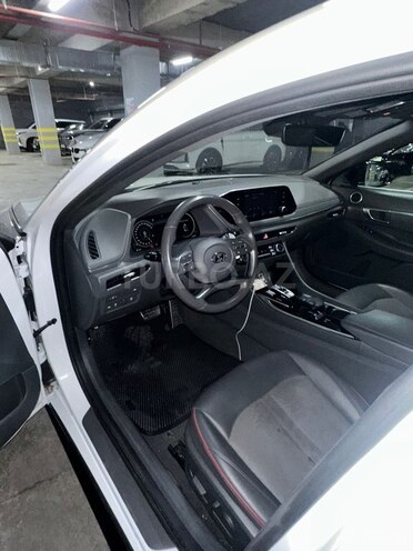 Hyundai Sonata-12