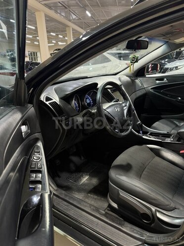 Hyundai Sonata-12