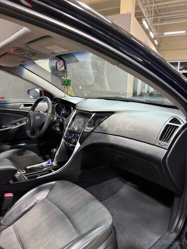 Hyundai Sonata-14