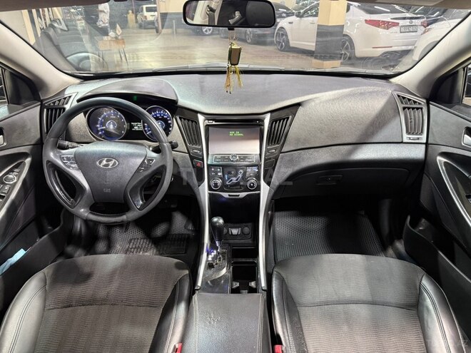 Hyundai Sonata-16