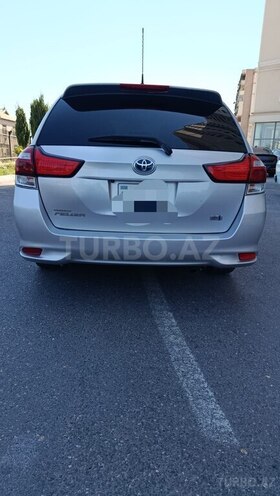 Toyota Corolla Fielder-2