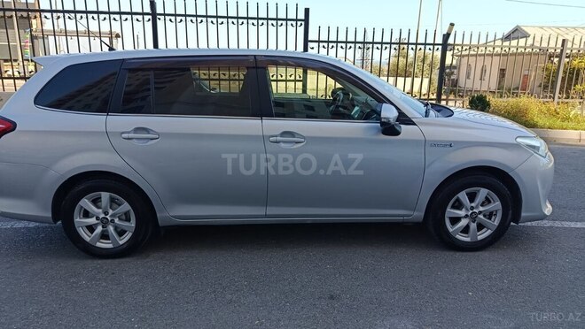 Toyota Corolla Fielder-5