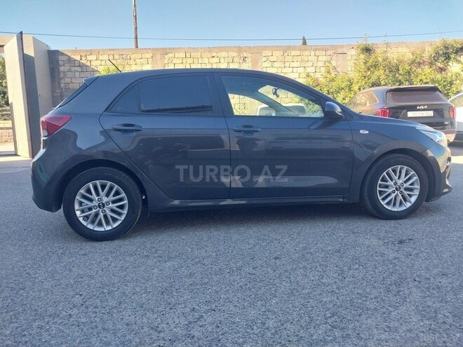 Kia Rio-5