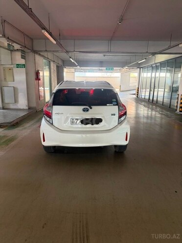 Toyota Aqua-2