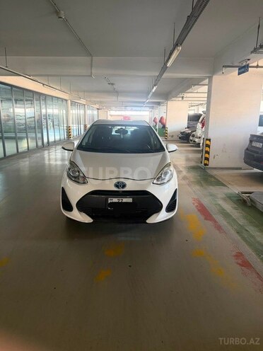 Toyota Aqua-5