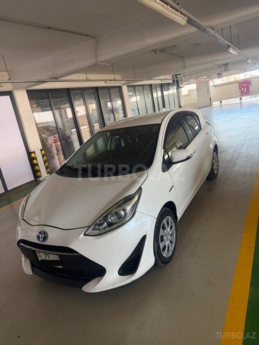 Toyota Aqua-4
