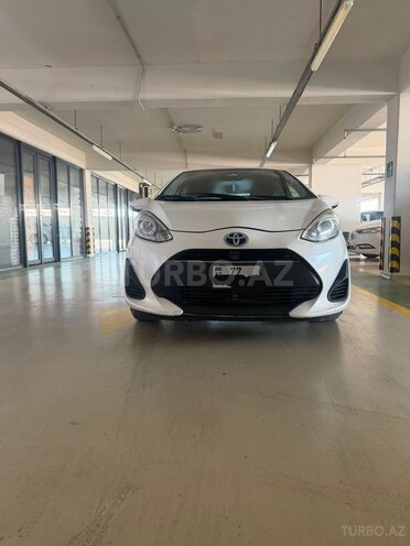 Toyota Aqua-10