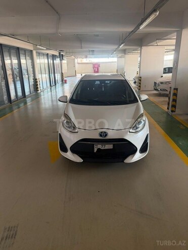 Toyota Aqua-9