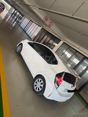 Toyota Aqua-8