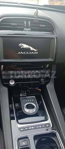 Jaguar F-Pace-11