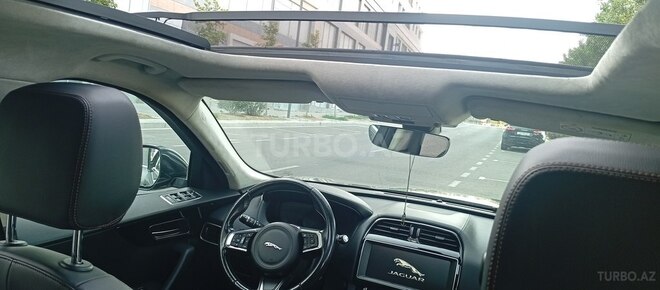 Jaguar F-Pace-4