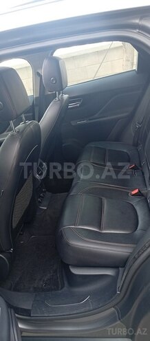 Jaguar F-Pace-16