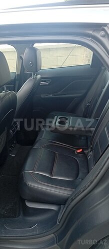 Jaguar F-Pace-18