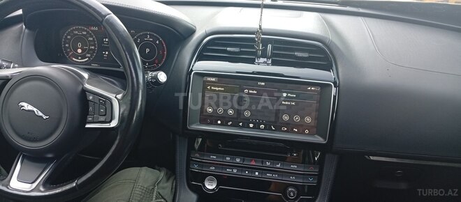 Jaguar F-Pace-12