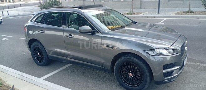 Jaguar F-Pace-13