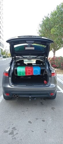 Jaguar F-Pace-20