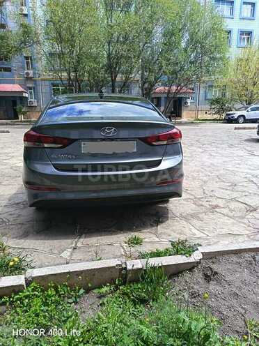 Hyundai Elantra-4