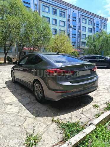 Hyundai Elantra-6