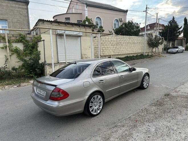 Mercedes E 270-21