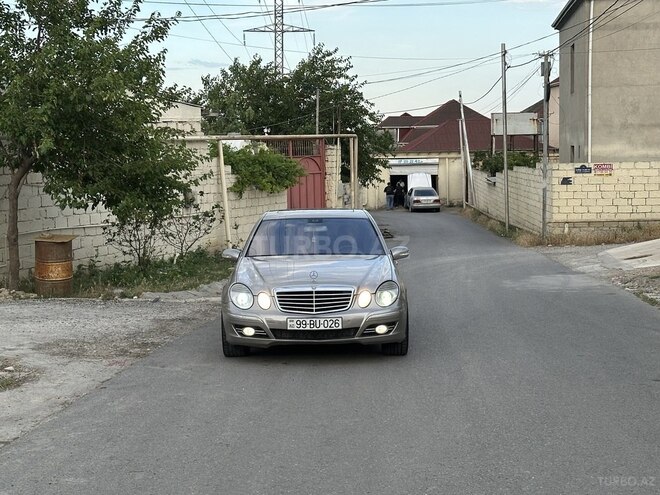 Mercedes E 270-6