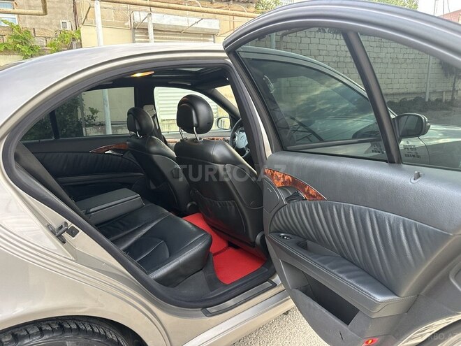 Mercedes E 270-9