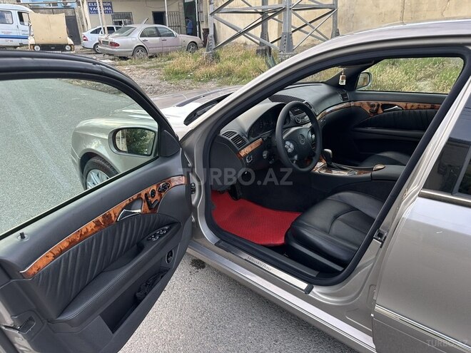 Mercedes E 270-12