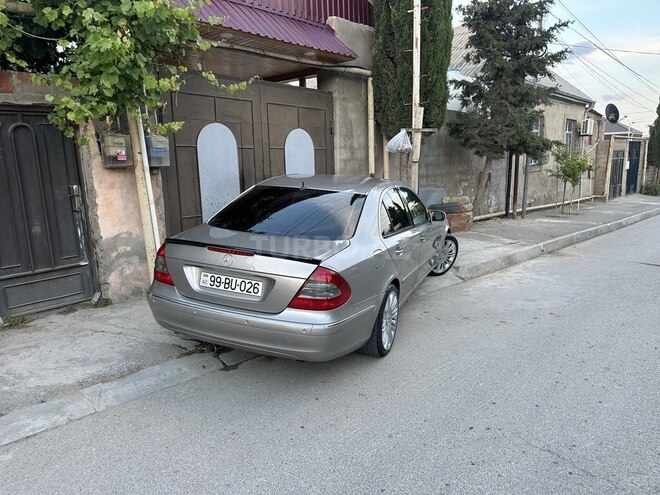 Mercedes E 270-4
