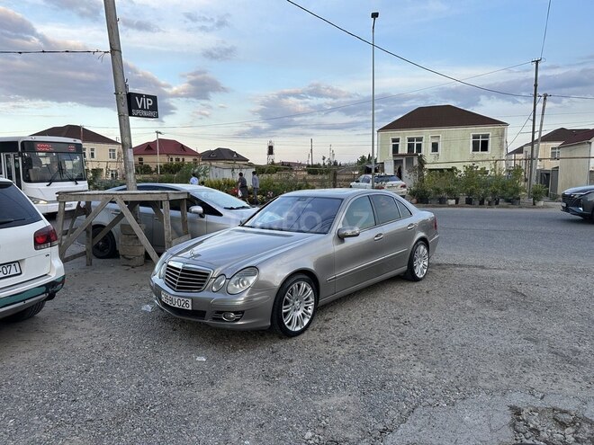 Mercedes E 270-1