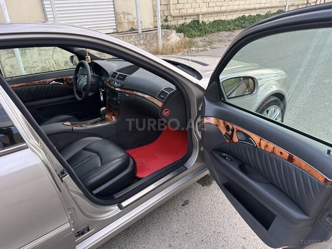 Mercedes E 270-8