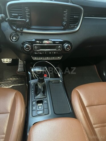 Kia Sorento-16