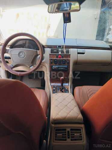 Mercedes E 240-4