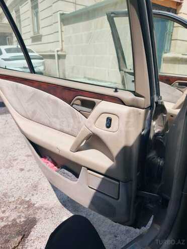 Mercedes E 240-6