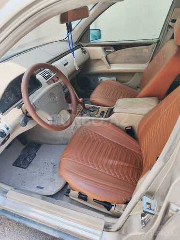 Mercedes E 240-7