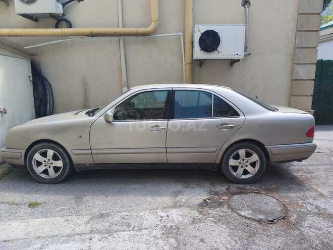 Mercedes E 240-2