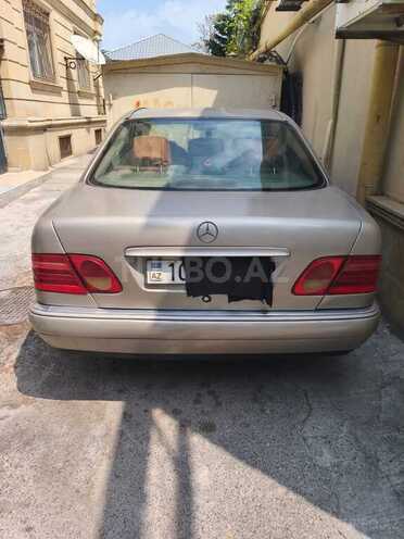 Mercedes E 240-3