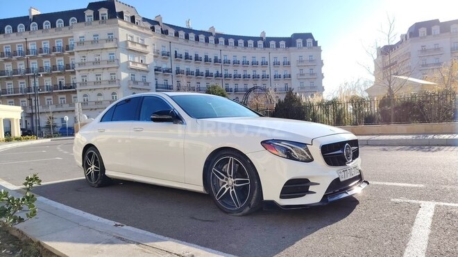 Mercedes E 300 4MATIC-4