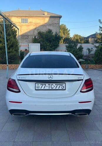 Mercedes E 300 4MATIC-7