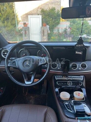 Mercedes E 300 4MATIC-8