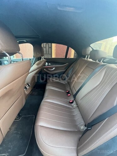 Mercedes E 300 4MATIC-9