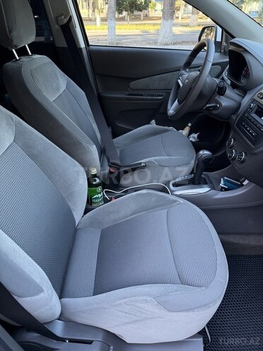 Chevrolet Cobalt-12
