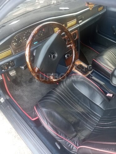 Mercedes 190-5