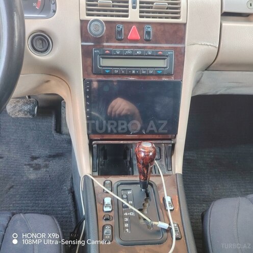 Mercedes E 290-8