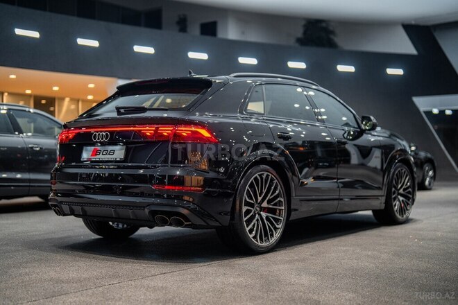 Audi SQ8-6