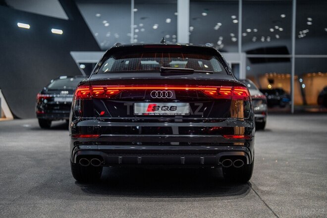 Audi SQ8-7