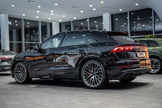 Audi SQ8-9