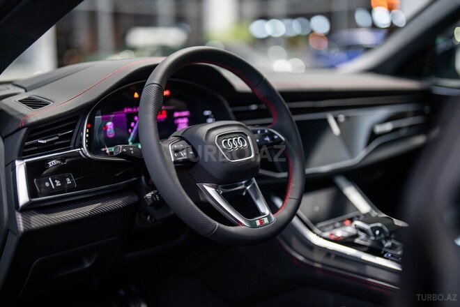 Audi SQ8-11