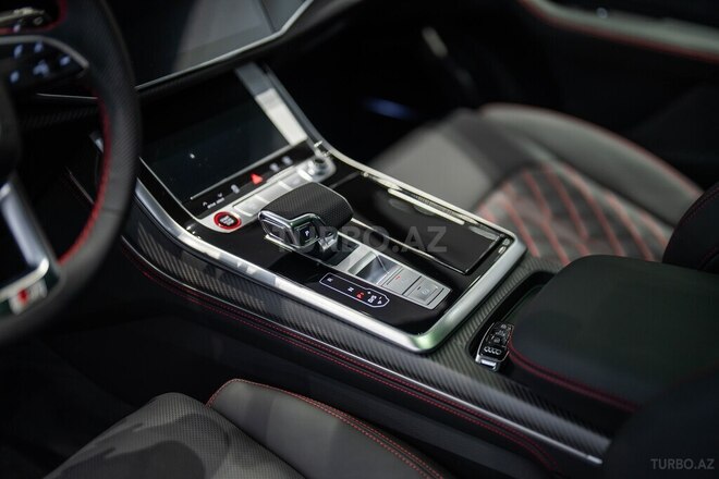Audi SQ8-12