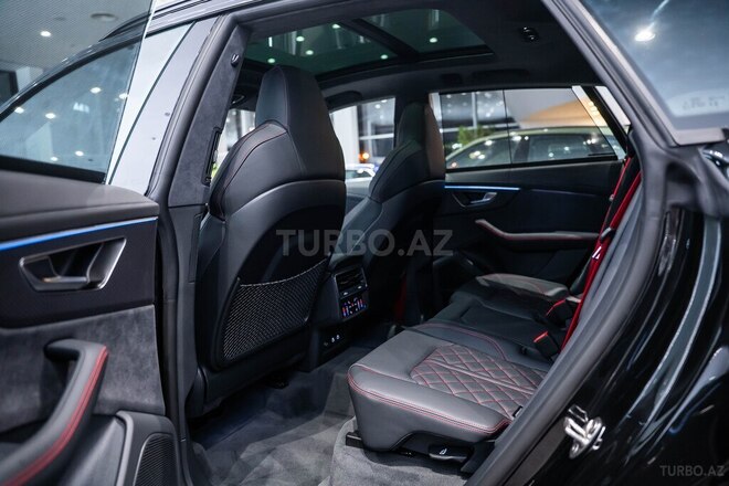 Audi SQ8-15