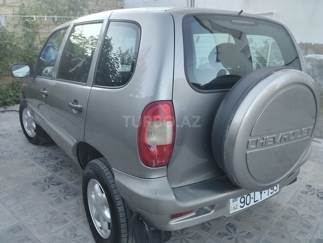 Chevrolet Niva-4